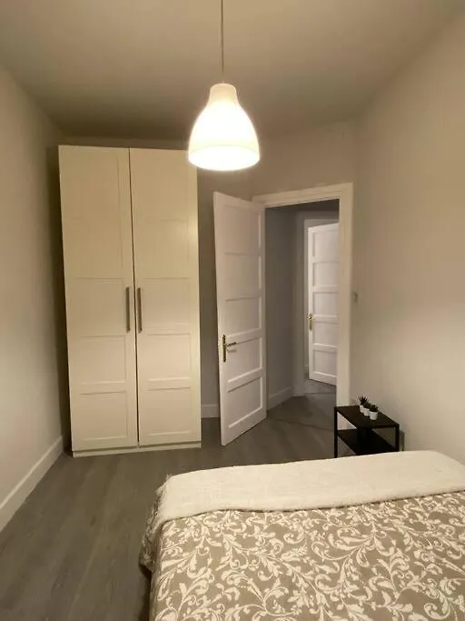 Centrico Y Moderno Apartamento En ビルバオ